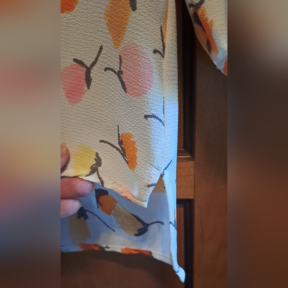 Ladies C&E White Floral Crepe,Almost Sheer Blouson Peasant Top Small - Picture 6 of 8